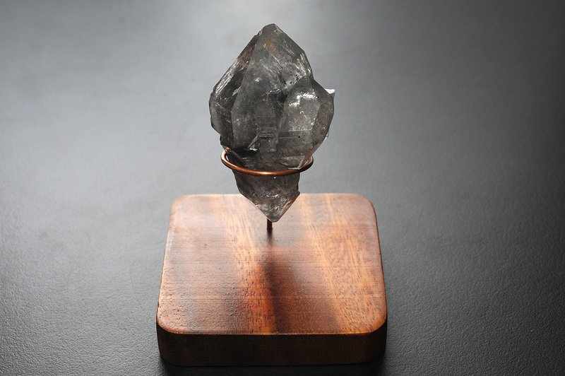 閃靈鑽 /礦石/水晶/靈修/開運/招財/破煞/防小人 - 擺飾/家飾品 - 水晶 