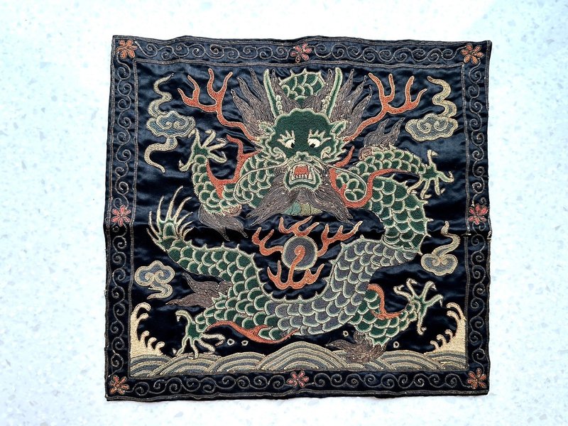 Three-dimensional dragon pattern embroidered handkerchief (old piece) - เย็บปัก/ถักทอ/ใยขนแกะ - งานปัก 