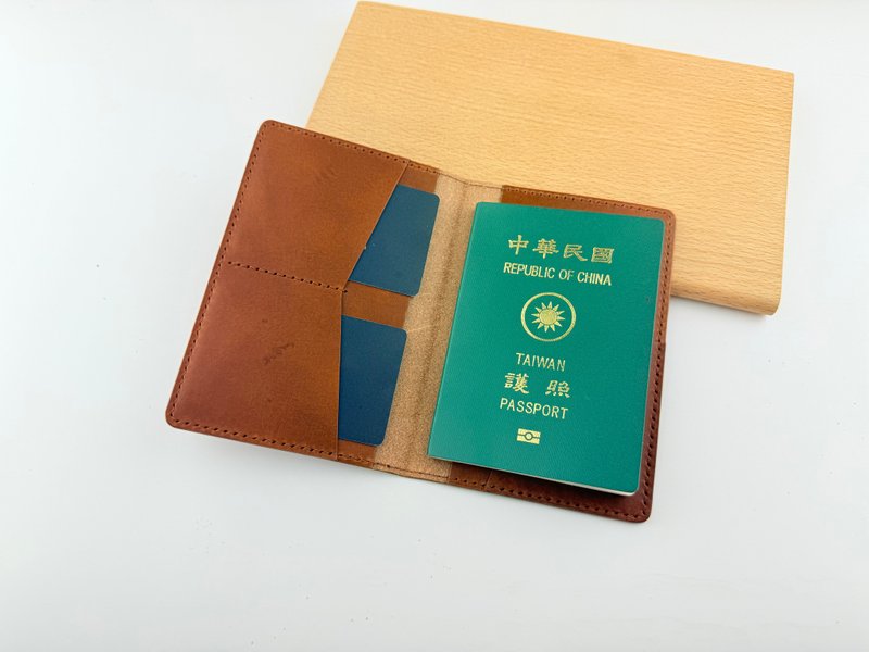 TaiYang 真皮護照夾 手工護照夾 護照冊 出國皮夾 - 護照夾/護照套 - 真皮 咖啡色
