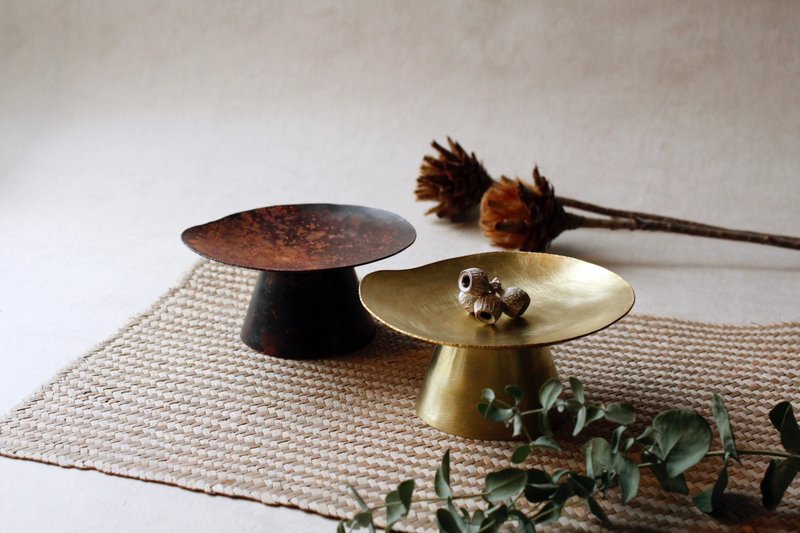 Bronze and Bronze plate platform - Items for Display - Copper & Brass Red