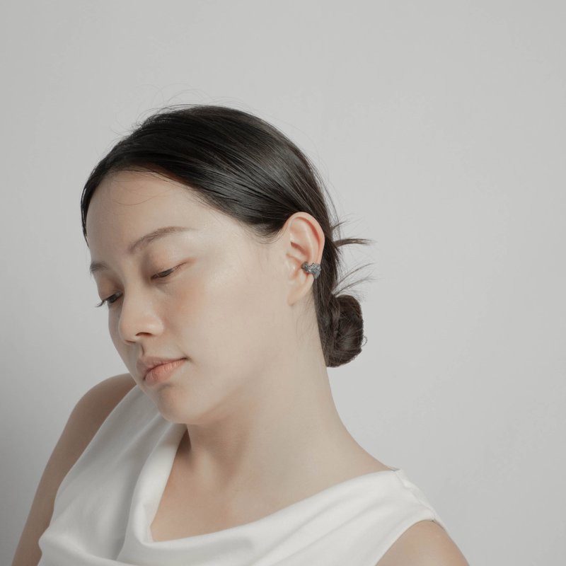 浪 Waves  I 【濤】耳骨扣 - 純銀染黑 - 耳環/耳夾/耳骨夾 - 純銀 黑色