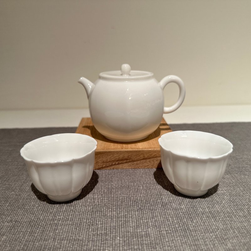 [Porcelain] Manfulun porcelain pot (one pot, two cups) exquisite teapot - Teapots & Teacups - Other Materials White