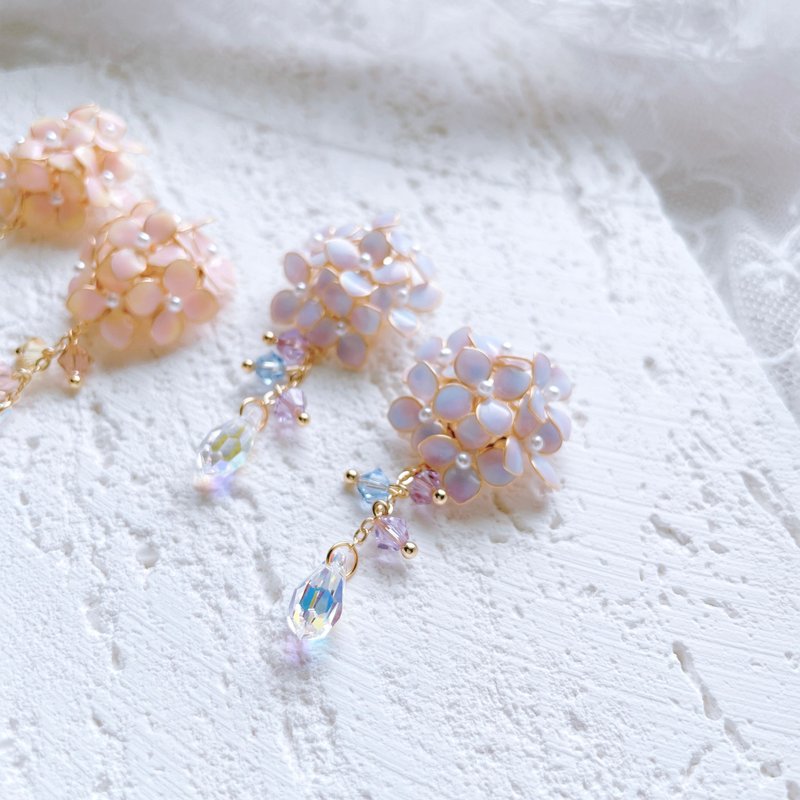 【Rainy Hydrangea】Resin Crystal Flower Earrings - ต่างหู - เรซิน 