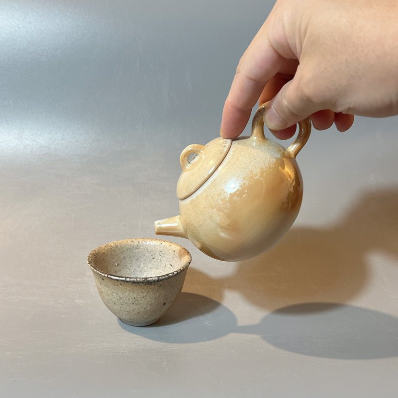 柴燒瓷土重落灰正把茶壺  / 小平凡手作 - 茶壺/茶杯/茶具 - 陶 