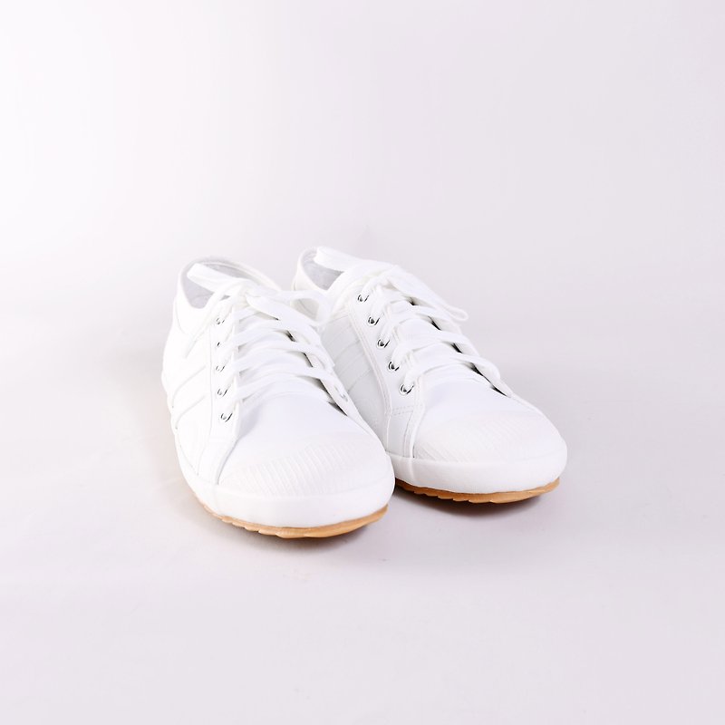 Clearance LANA-P Classic White Waterproof Casual Shoes Zero Size Discount - รองเท้าลำลองผู้หญิง - หนังแท้ ขาว