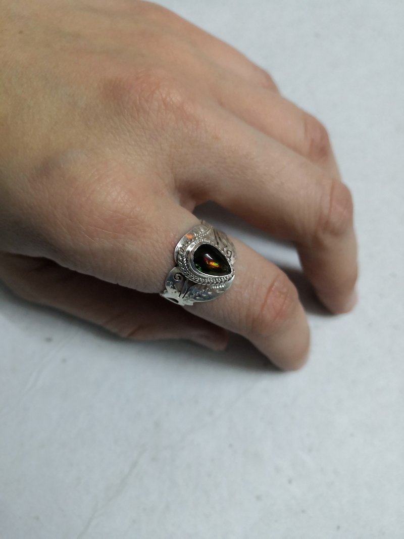 Black Opal Finger Ring Handmade in Nepal 92.5% Silver - แหวนทั่วไป - เครื่องประดับพลอย 