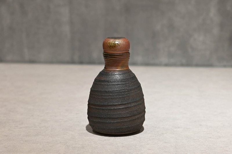 | 300cc |柴燒酒器 清酒器 溫酒瓶 含防塵蓋【臻麟陶藝】 - 茶壺/茶杯/茶具 - 陶 