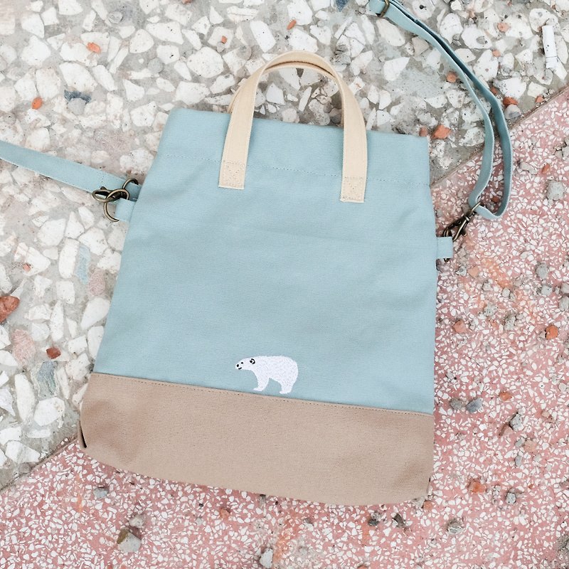 Trapezoidal embroidered polar bear sling / handbag - Lake - กระเป๋าคลัทช์ - ผ้าฝ้าย/ผ้าลินิน สีเขียว