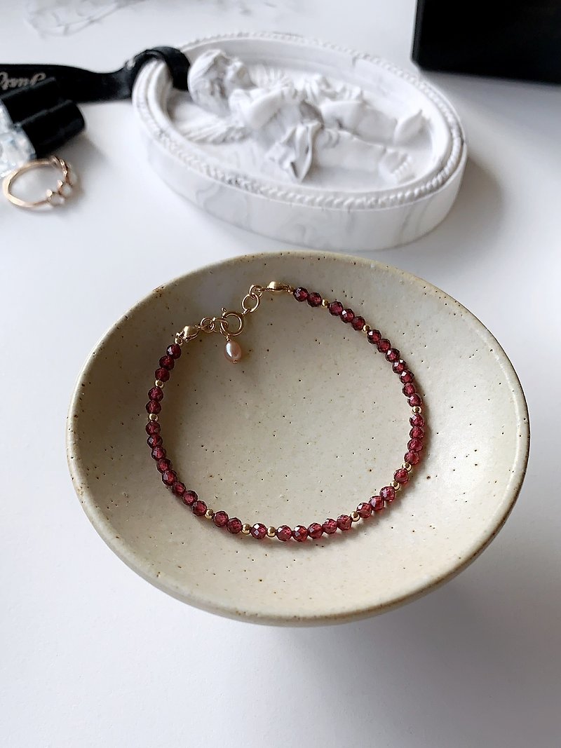 musubi handmade bracelet | 14kgf Stone bracelet temperament fine jewelry retro light - Bracelets - Crystal Black