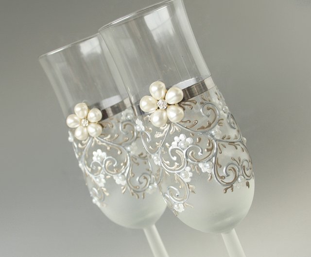 Mr and Mrs Wedding Champagne Glasses Silver White and Graphite Black ,  Pearls, Hand-painted Set of 2 