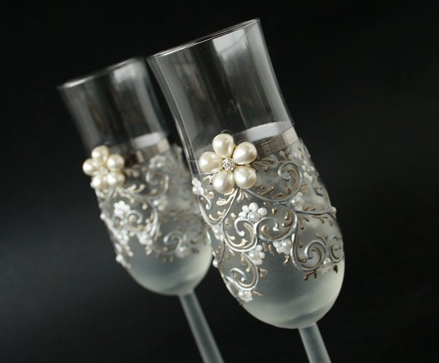 Mr and Mrs Wedding Champagne Glasses Silver White and Graphite Black ,  Pearls, Hand-painted Set of 2 