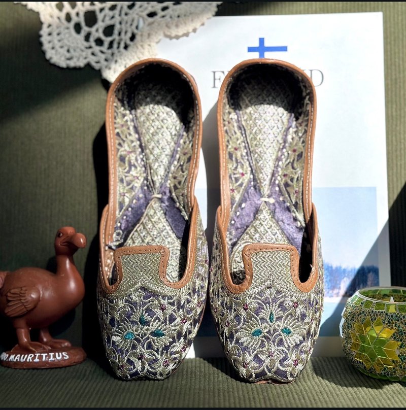 India | Handmade Ethnic Shoes - Twilight Silver Lilac - อื่นๆ - หนังแท้ สีม่วง