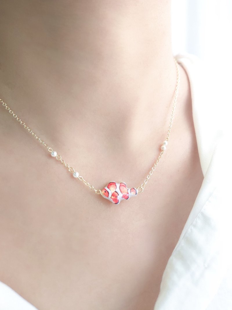 【動物たち No.005】クマノミ . ネックレス - ネックレス - レジン 