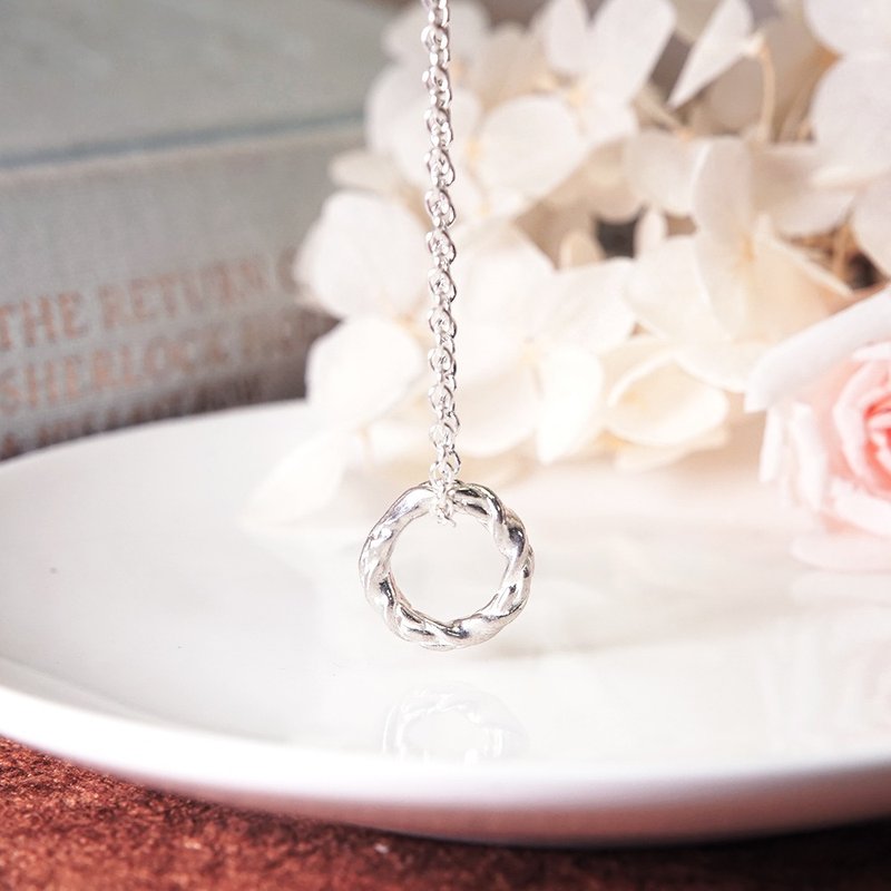 Sterling Silver Ribbon Knot Necklace (Small) Women's Necklace 925 Sterling Silver Necklace 16-inch - สร้อยคอ - เงินแท้ สีเงิน