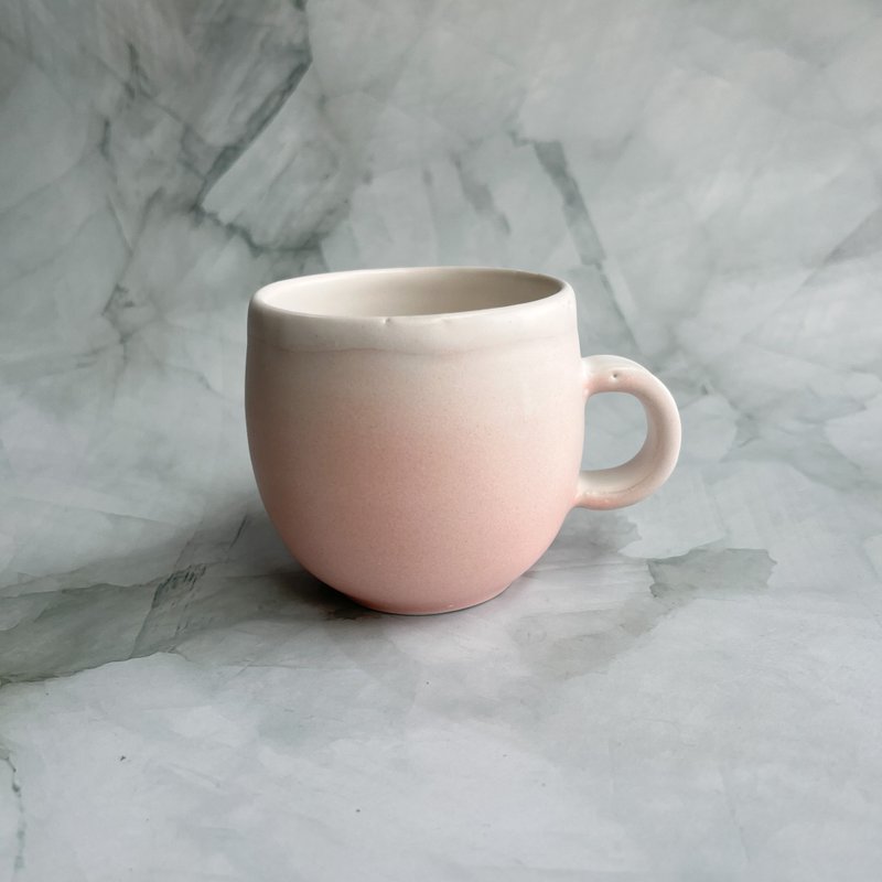 童心未泯。手工陶瓷馬克杯 咖啡杯 茶杯 杯子 陶器 情人節禮物 - 咖啡杯/馬克杯 - 瓷 粉紅色