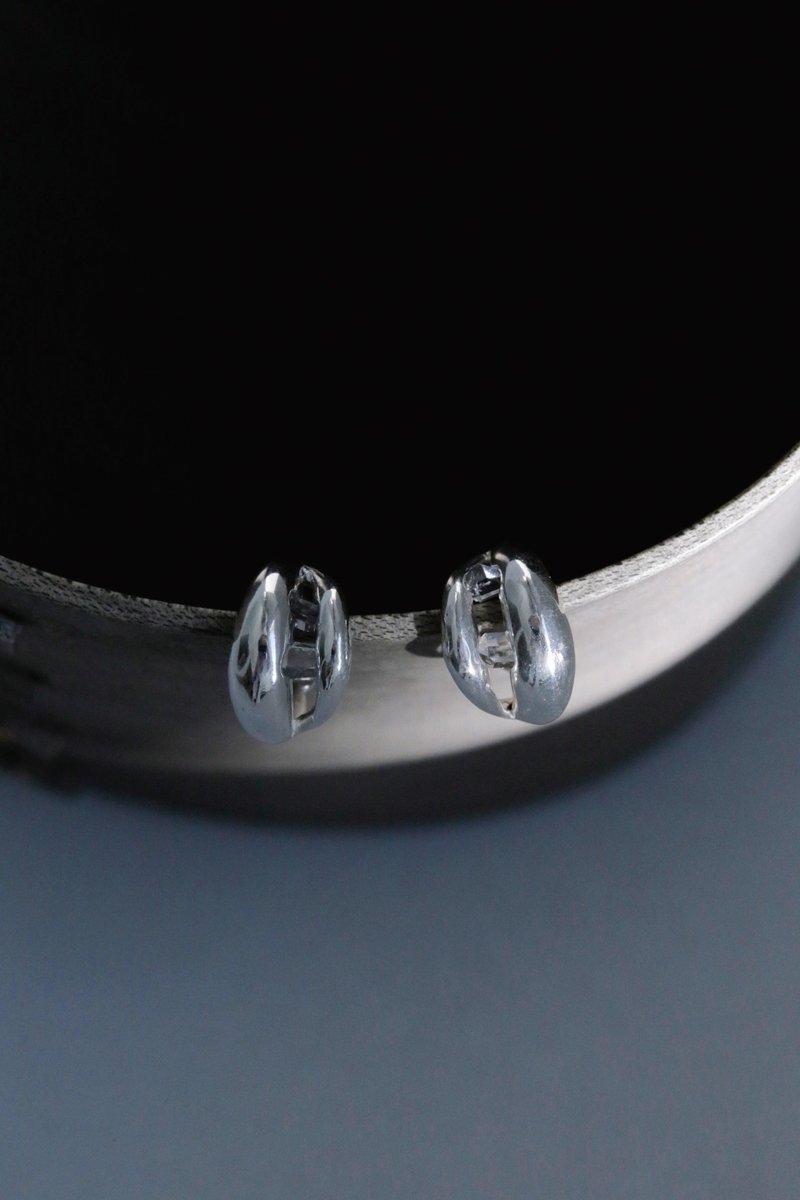 Fissured Fold – Earring 界隙摺疊耳環 - 耳環/耳夾/耳骨夾 - 寶石 銀色