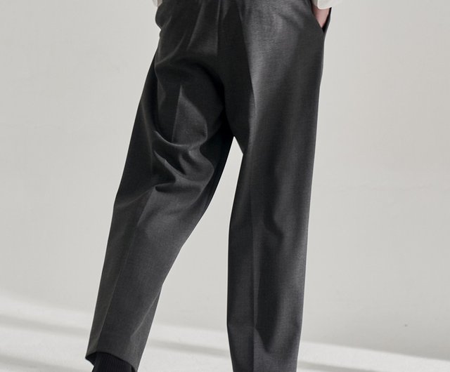 Dark gray men's double pleated casual trousers are versatile easy