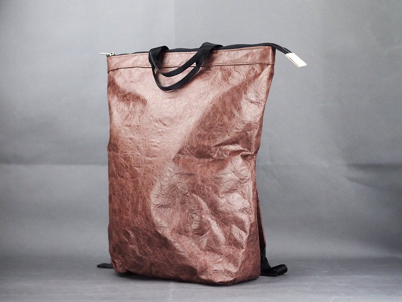 Paralife x 6dots Free Color matching brown Tyvek Dual Purpose Backpack - กระเป๋าเป้สะพายหลัง - วัสดุอื่นๆ สีนำ้ตาล