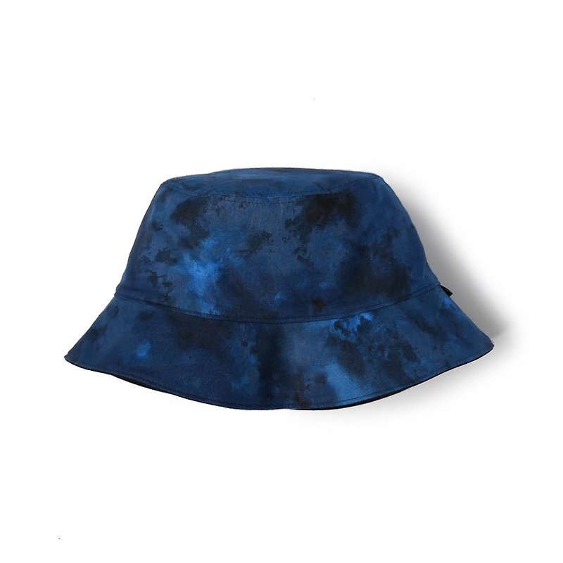 水墨藍渲染雙面漁夫帽 - 帽子 - 棉．麻 藍色