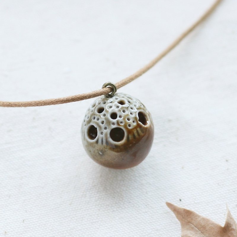 Firewood pottery oil necklace round ball - สร้อยคอ - ดินเผา สีนำ้ตาล