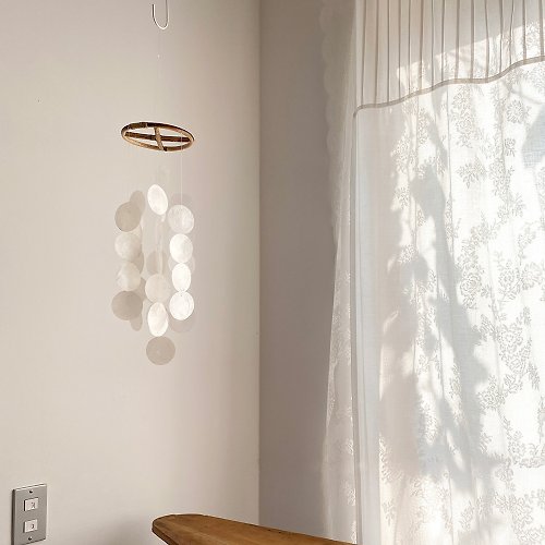 HO’ USE PRE-MADE | Finnish Restr._White(S) Circle | Capiz Shell Wind Chime Mobile|#0-323