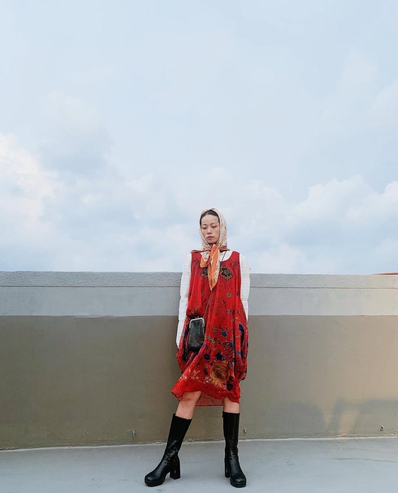 豔紅左右抓皺圖騰雙層寬版 古著雪紡紗連身裙洋裝上衣長裙 dress - 洋裝/連身裙 - 聚酯纖維 紅色