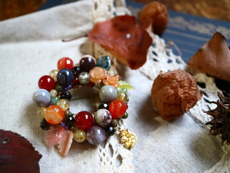 富貴樹の森 子リス物語　リース ブローチ 動物 生き物 りす 花 薔薇 バラ 葉 木の実 どんぐり カラフル 輪 栗鼠 天然石 ルチルクォーツ 金針水晶 - 胸針 - 半寶石 多色