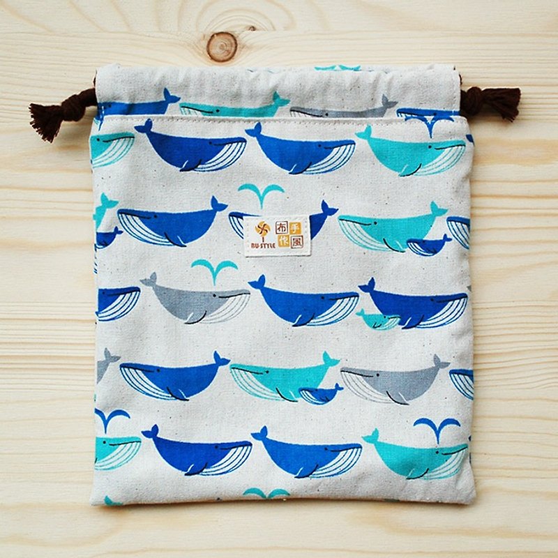 鯨魚噴水束口袋(大) - 化妝包/收納袋 - 棉．麻 藍色