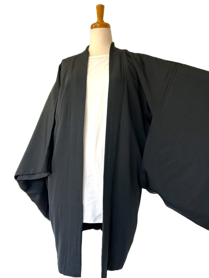 アンティーク着物　日本製　羽織　漆黒　刺繍入り　裏地付き - 女大衣/外套 - 其他材質 黑色