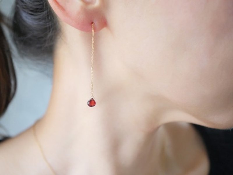 ずっとが叶う☆アレルギー対応 一粒ガーネットチェーンピアス〇サージカルステンレス３１６Ｌ - 耳環/耳夾/耳骨夾 - 寶石 