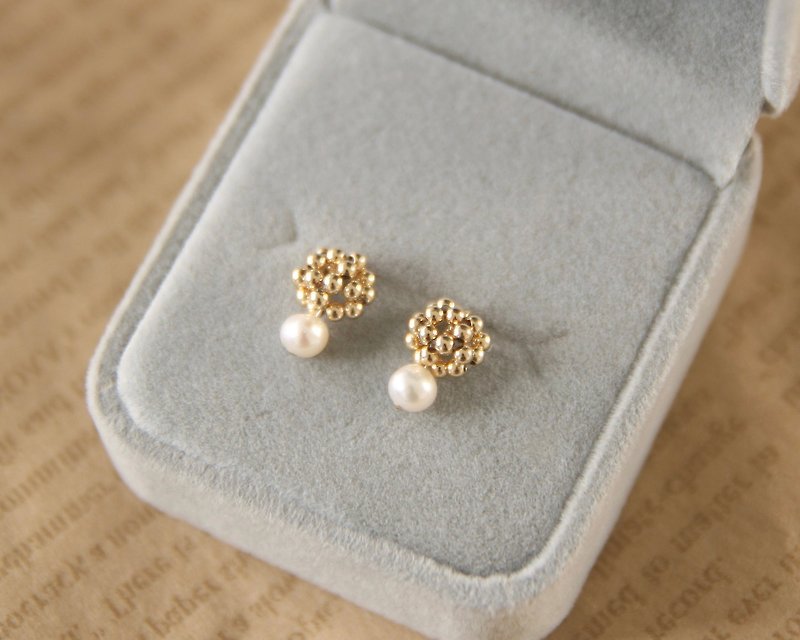 Super cute))) Small gold ball pearl earrings can be changed into clip-on ear-shaped handmade painless Clip-On - Earrings & Clip-ons - Pearl White
