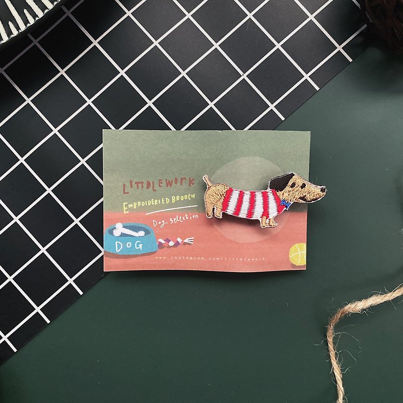 Embroideried  badge | dachshund | Littdlework - เข็มกลัด/พิน - งานปัก หลากหลายสี