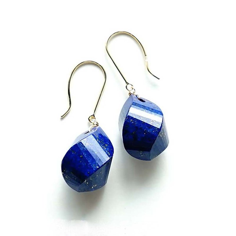K18 Lapis lazuli Large grain Beautiful cut Blue depth like night sky Ruri color earrings or Clip-On - ต่างหู - โลหะ สีน้ำเงิน