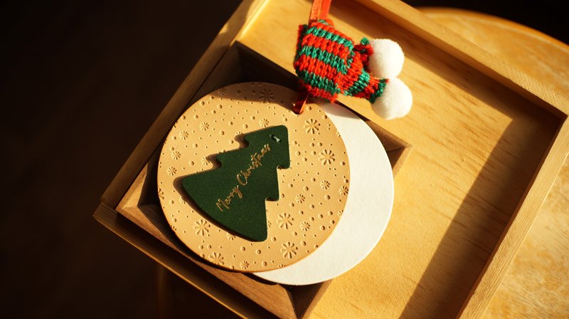 Leather Christmas Round Ornament - พวงกุญแจ - หนังแท้ หลากหลายสี