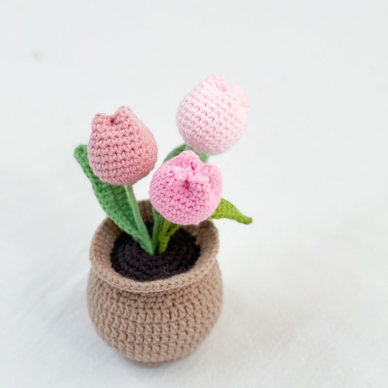 Handmade crocheted/knitted tulip potted plant - ของวางตกแต่ง - วัสดุอื่นๆ 