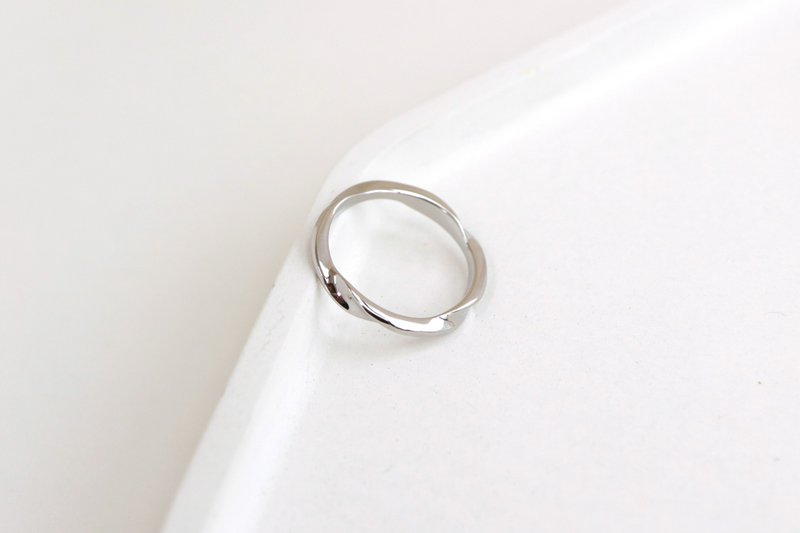 water waves. white steel ring - แหวนทั่วไป - สแตนเลส สีเงิน