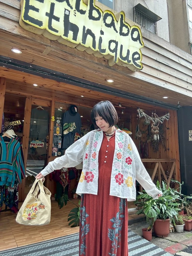 【熱門預購】格魯伊姆刺繡短版襯衫 (二色) IDS-5329 - 女上衣/長袖上衣 - 其他材質 