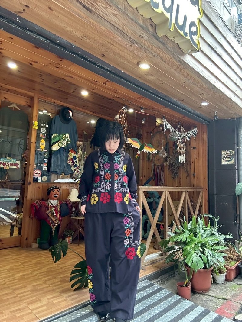【熱門預購】格魯伊姆刺繡短版襯衫 (二色) IDS-5329 - 女上衣/長袖上衣 - 其他材質 