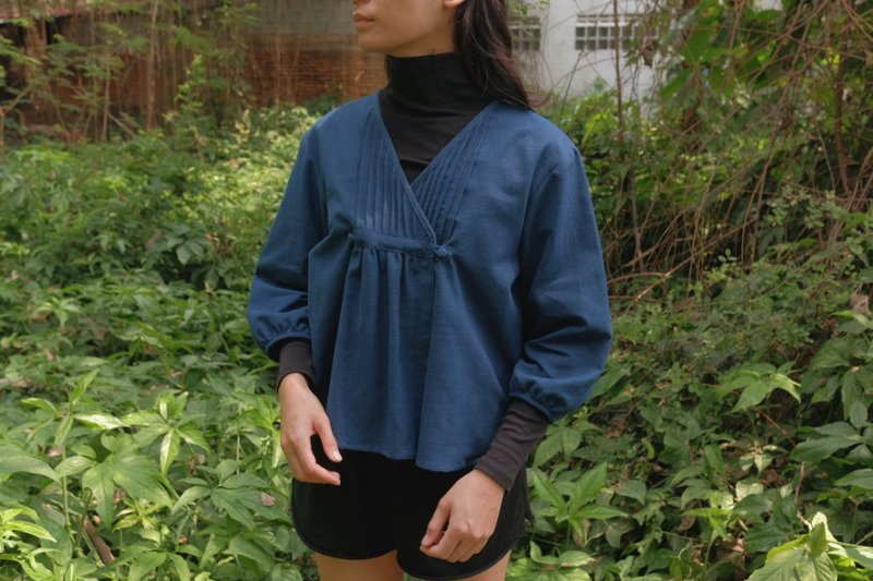 Oki Top | Hand Woven Cotton | Natural INDIGO dyed - 女上衣/長袖上衣 - 棉．麻 藍色