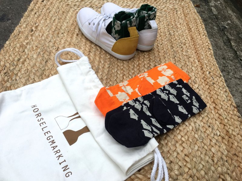 GOODY BAG- sneakers and playful socks - 男休閒鞋 - 棉．麻 白色