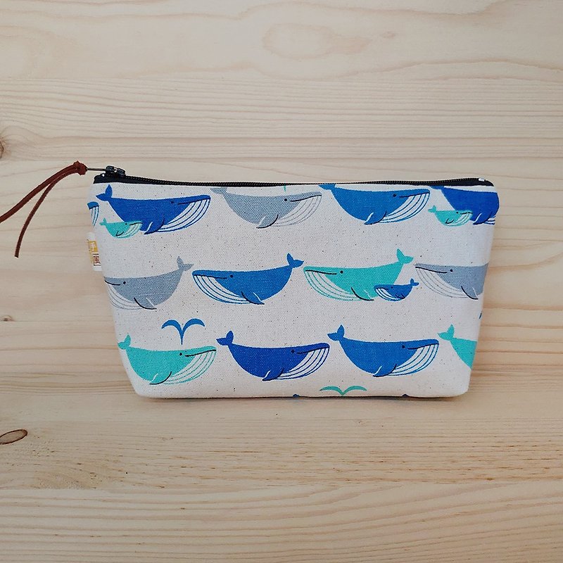 Whale squirting wide-bottomed pen bag - กล่องดินสอ/ถุงดินสอ - ผ้าฝ้าย/ผ้าลินิน สีน้ำเงิน