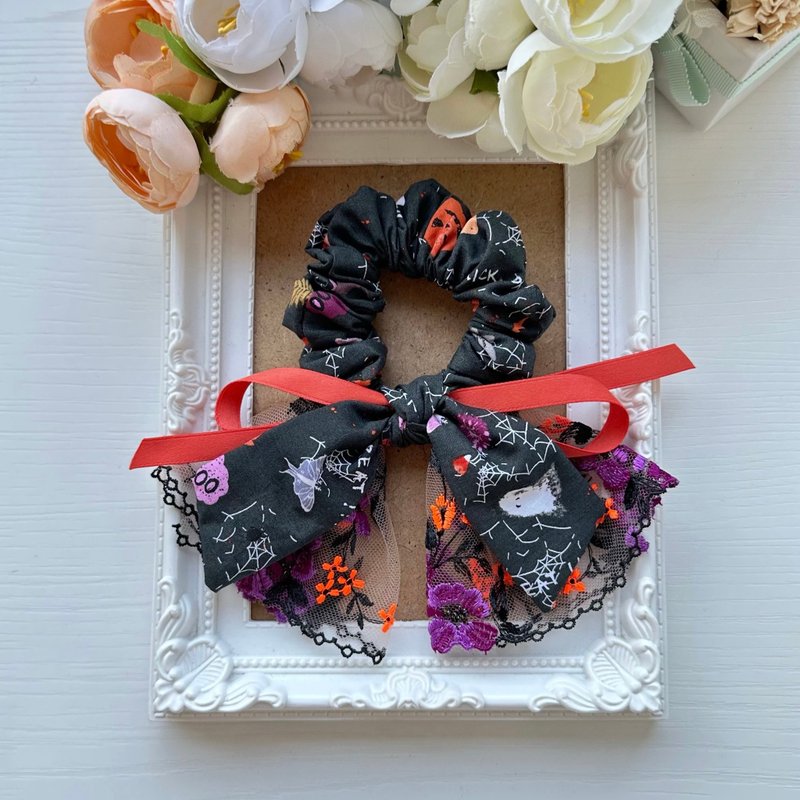 Cotton lace romantic style hair ring scrunchie hair accessory-Halloween pumpkin ghost - เครื่องประดับผม - วัสดุอื่นๆ สีดำ