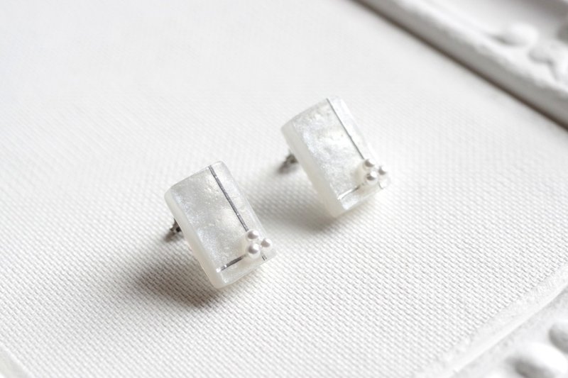 Resin Art Rectangular Earrings - Snow White - ต่างหู - เรซิน ขาว