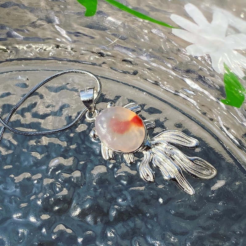 【Lost and find】 Natural stone Gobi agate sugar heart goldfish neck necklace GB23 - สร้อยคอ - เครื่องเพชรพลอย สีแดง