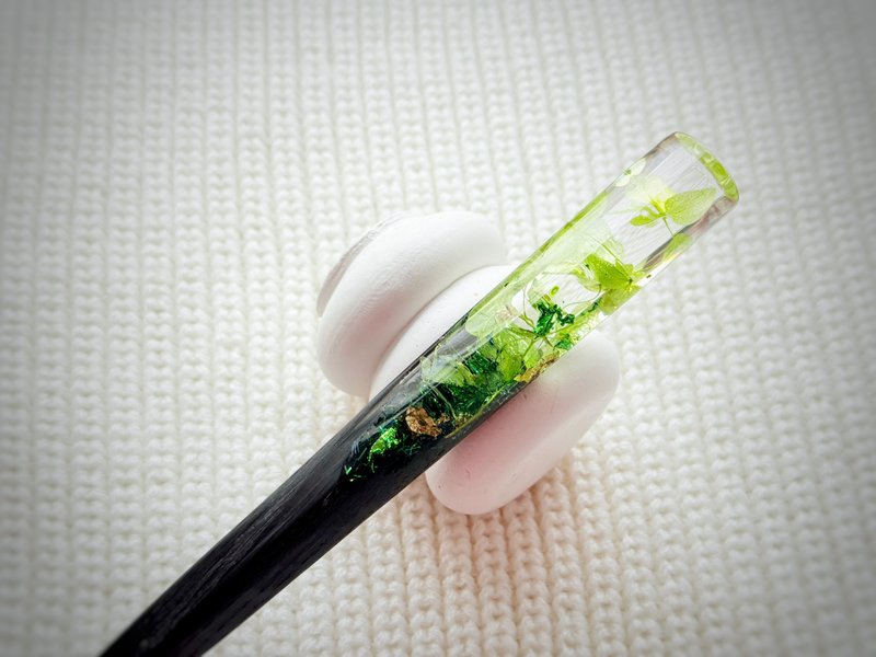 Wooden hair stick with Light Green Hydrangea, Floral hair pin for women - 髮圈/髮夾 - 木頭 綠色