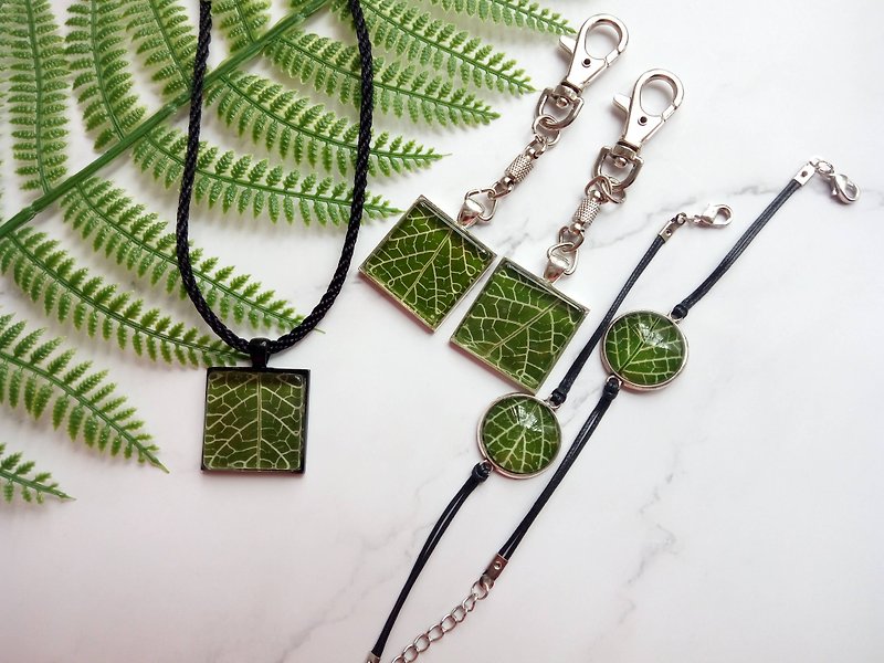 Annys workshop handmade flower accessories, Necklace, Bracelet, Keychain - Bracelets - Glass Green