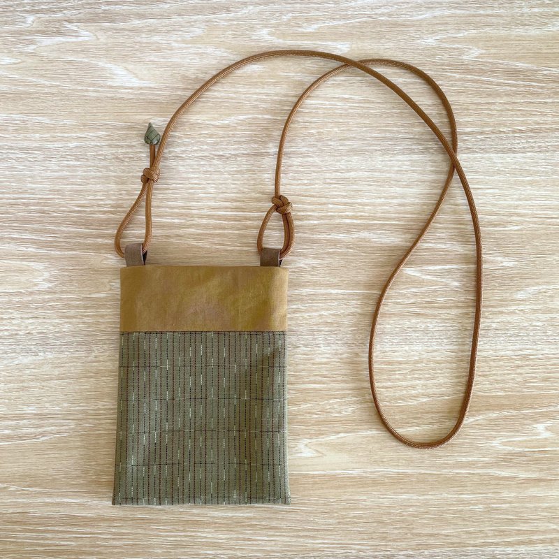 【1点もの】着物地のミニサコッシュ -ウール着物地 薄緑に細い線 & 木綿 薄茶 - 側背包/斜背包 - 羊毛 綠色