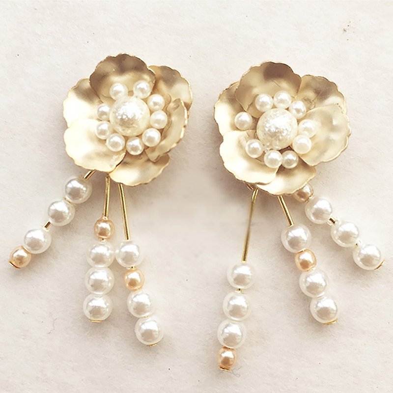 japanese modern metalic flower pierce / earrings - Earrings & Clip-ons - Other Metals Gold