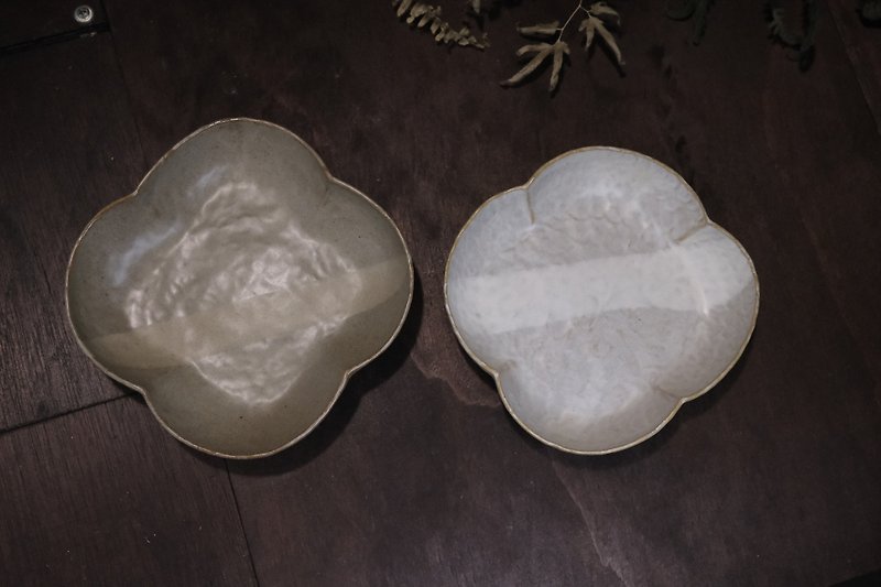 four-petal flower disk l olive - Plates & Trays - Pottery 