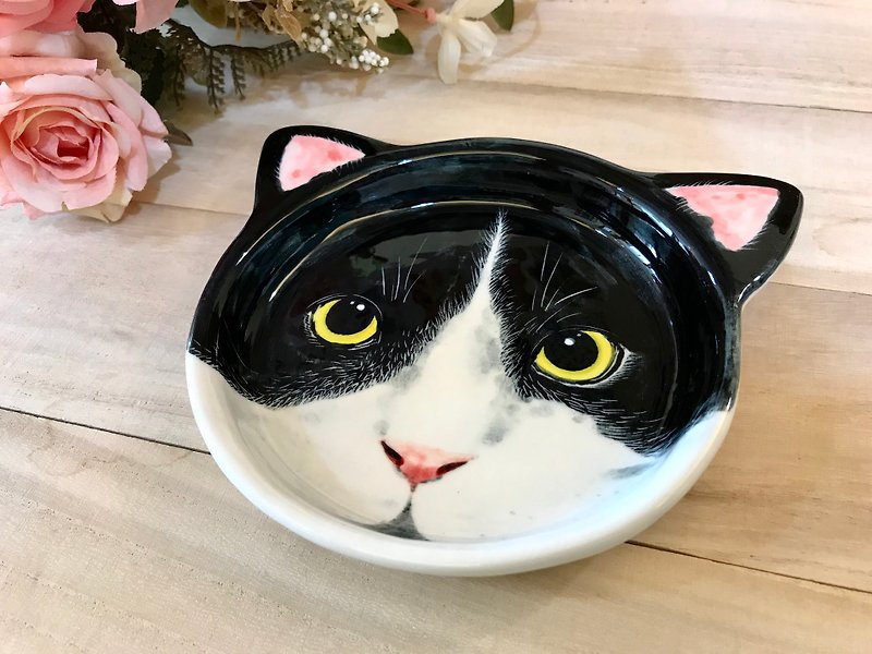 Birthday gift preferred black and white in the cat underglaze painted hand shaped tray - Small Plates & Saucers - Porcelain Multicolor